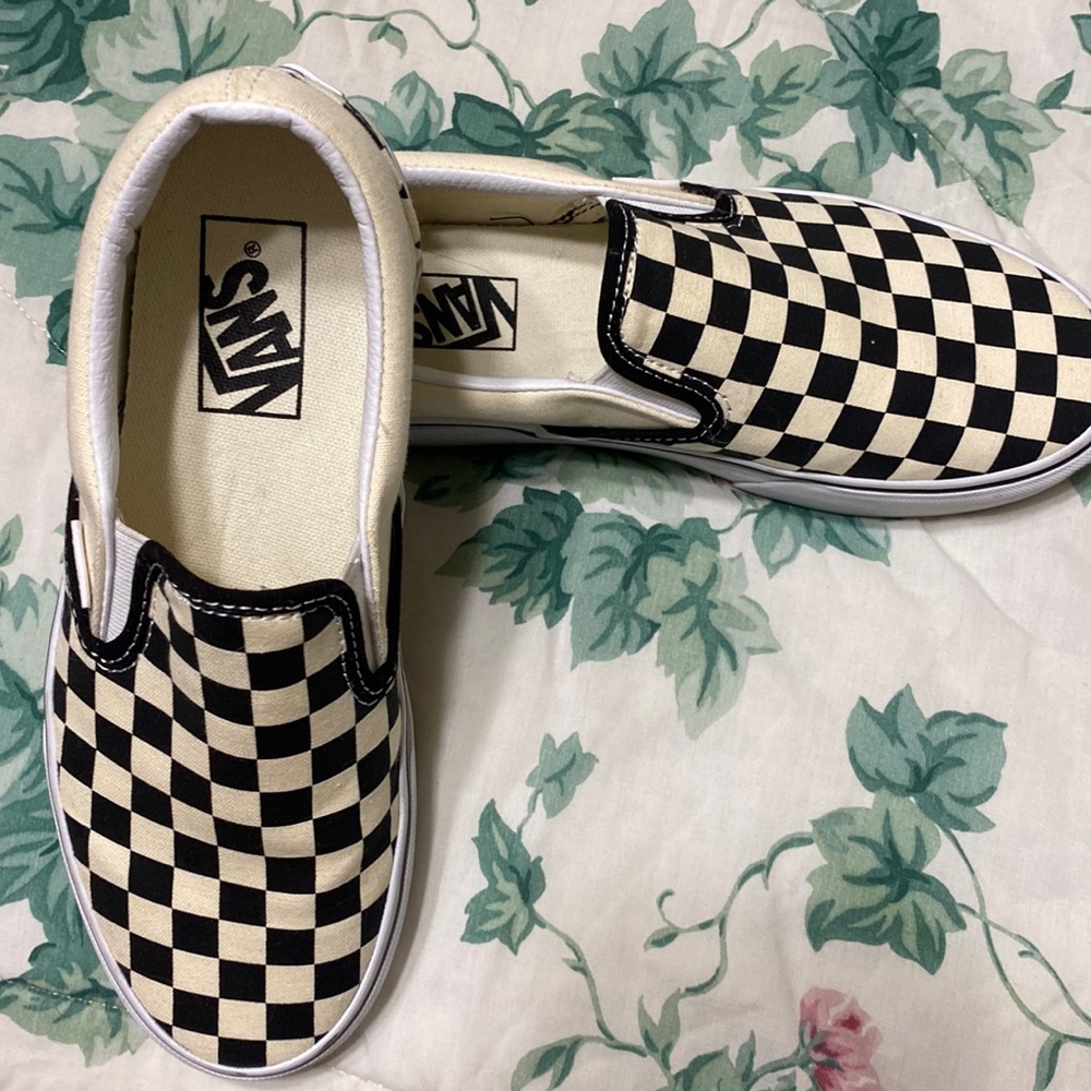 VANS BLACK & WHITE SLIP ONS